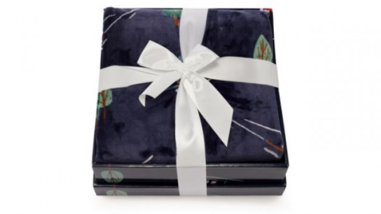 Cozee Home Velvetsoft Ski Chalet Throw in Giftbox